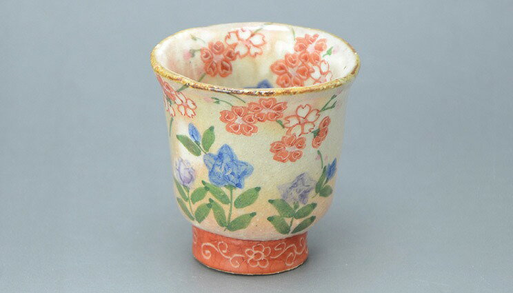 京焼/清水焼 陶器 ぐい呑 色絵草花 紙箱入 Kyo-yaki. Japanese Sake guinomi cup Iroesoka. Paper box. Ceramic.