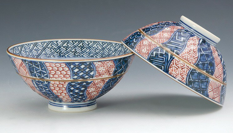 京焼/清水焼 磁器 夫婦組飯碗 染赤捻祥瑞 木箱入 Kyo-yaki. Set of 2 meshiwan bowl Someaka nejishonzui. Wooden box. Porcelain.