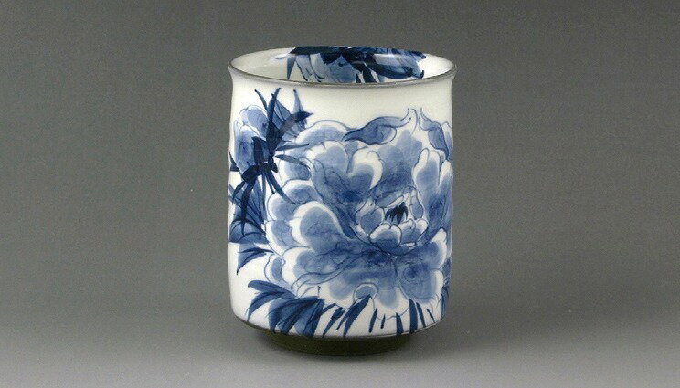 京焼/清水焼 陶器 湯呑 染付牡丹 紙箱入 Kyo-yaki. Sometsuke peony Teacup Yunomi. Paper box. Ceramic.