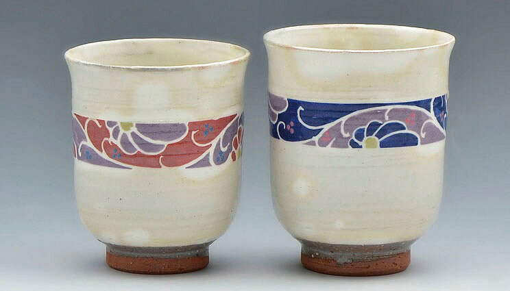 京焼/清水焼 陶器 夫婦組湯呑 花帯更紗 紙箱入 Kyo-yaki. Flower belt sarasa Set of 2 Teacups Yunomi. Paper box. Ceramic.