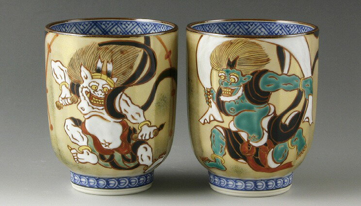 京焼/清水焼 磁器 夫婦組湯呑 風神雷神 木箱入 Kyo-yaki. Fujin Raijin Set of 2 Teacups Yunomi. Wooden box. Porcelain.