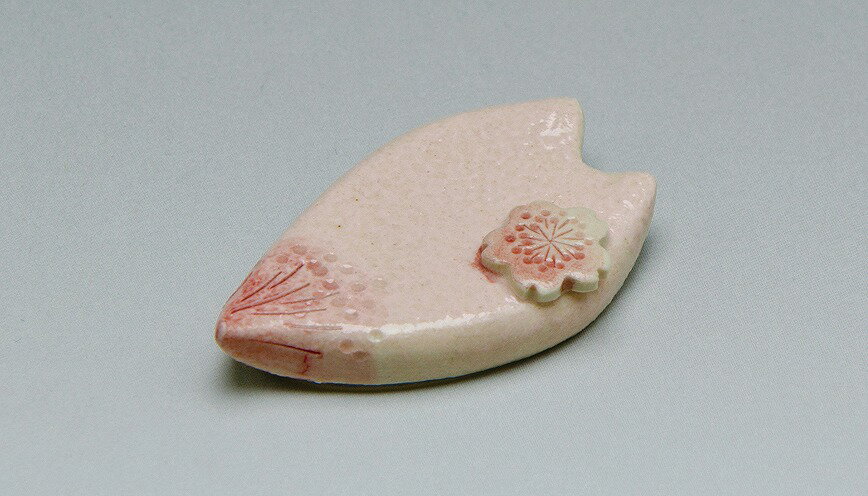 京焼/清水焼 陶器 箸置 花桜 5入 紙箱入 Kyo-yaki. Set of 5 Japanese chopstick spoon rest flowe of Sakura. Paper box. Ceramic. 1