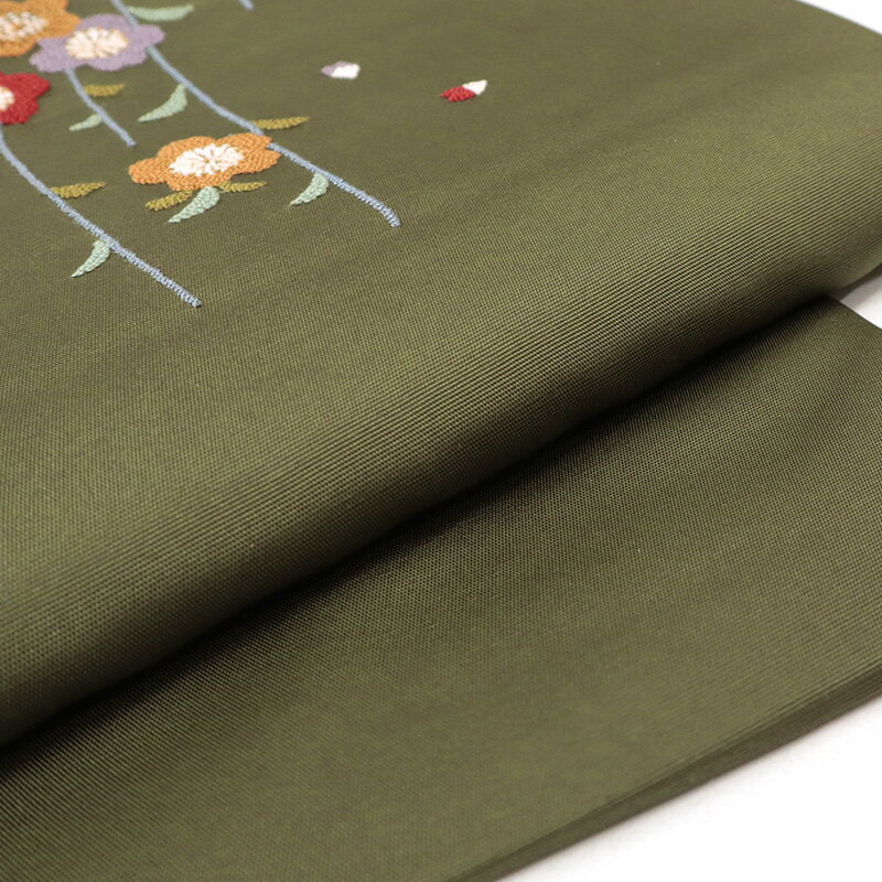 名古屋帯 刺繍 グリーン カジュアル お仕立て上がり お太鼓柄 日本製 九寸 モスグリーンに彩 枝垂桜 （ 抹茶緑 ）