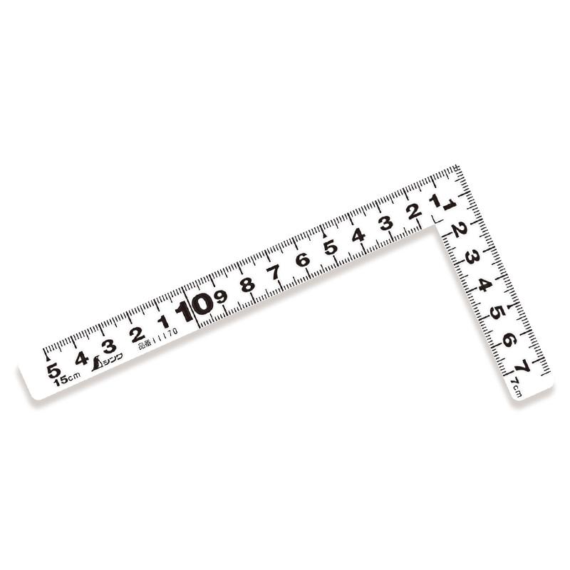●見やすい白地黒目盛です。 ●はがれにくいハードコーティング仕様です。 ●竿・角共に薄く平たいので材料にピタリと張り付き、ケガキやすくなっています。 ●材料や腰袋を傷つけない角丸形状です。 ●外側基点の内目盛が付いています。 [仕様] ●角部形状 同厚 ●表目盛 長枝：外目盛 15cm 内目盛 10cm 短枝：外目盛 7.5cm 内目盛 7cm ●裏目盛 長枝：外目盛 15cm 内目盛 10cm 短枝：外目盛 7.5cm 内目盛 7cm ●本体サイズ 160（80）×15×1mm ●製品質量 26g ●直角度 100mmにつき0.1mm以下 ●長さの許容差 ±0.3mm ●材質 ステンレス
