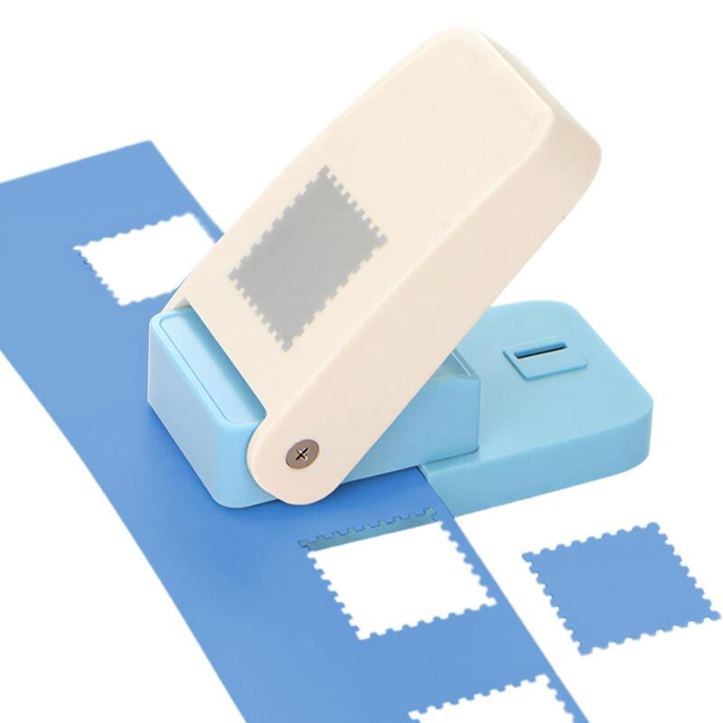 「翌日出荷」【新登場】クラフトパンチ 切手 スクエアパンチ 切手型パンチ 穴あけ 子供用 ペーパークラフト・スクラップブック・カード作り用 DIY ハンドメイドツール 学校 幼稚園 手芸用品 25×21mm クラフトパンチ 切手 郵便