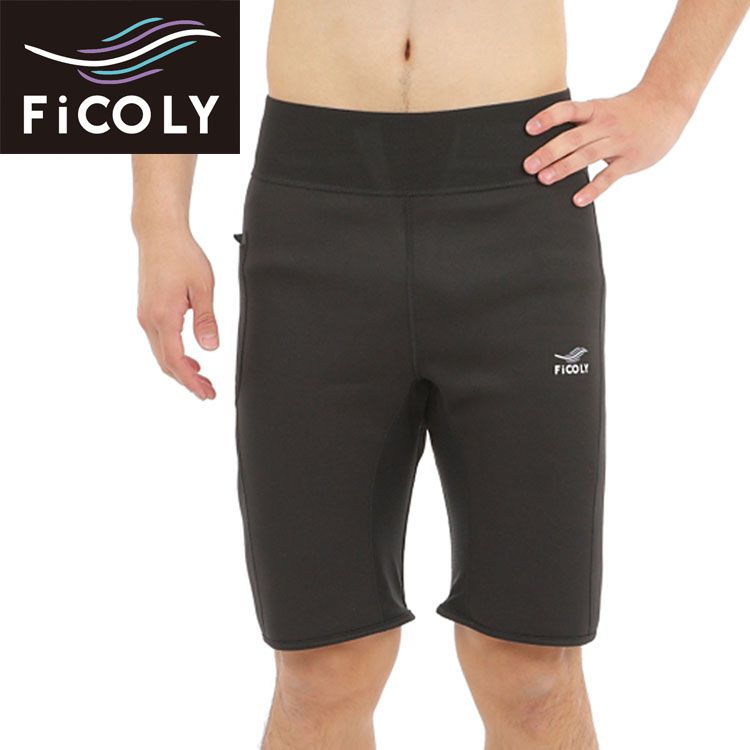 製品仕様 商品名 FiCOLYサウナパンツ 5分丈 メンズ 対象 男性 サイズ S・M・L・XL・2XL・3XL 素材／材質 クロロプレンゴム（ネオプレン） 表面生地：ポリエステル カラー ブラック 仕様 着用して運動することで効率的な発汗をサポート。 クロロプレンゴムは、サーフィンやダイビング用のウェットスーツにも使用される、柔らかく伸縮性に富んだ素材です。 おへそが隠れるハイウエスト仕様。 右サイドには小物が収納できるポケット付き ご注意事項 ※輸入品の為、輸送時の外箱、袋等破れ・潰れ等、パッケージ、ケース、本体に汚れ、すれ傷等、また商品に小さな傷等ある場合がございますが、保障の対象にならないことをご理解、ご了承の上ご購入ください。 ※入庫の際の商品状況は毎回異なります。その為、デザインが多少異なる場合がございますので予めご了承ください。 ※モニターの発色の具合によって実際のものと色が異なる場合がございます。ご了承ください。 サウナパンツ 5分丈 メンズ サウナ パンツ ハーフ ウォーキング 効果 汗 あせ 発汗 ジョギング ランニング サイクリング ヨガ スポーツ 運動 トレーニング 男性 伸縮性 ハイウエスト ポケット熱を逃がしにくい構造の生地がサウナのような保温状態を作り出し、運動、スポーツ、日常生活での動作による発汗をサポートします。 着用して動くことで効率的な発汗をサポートする、5分丈男性用サウナパンツです。 熱を逃がしにくい性質を持つクロロプレンゴム（ネオプレン）を、さらに外気を通しにくいポリエステル生地で挟み込んだ3層構造。 蒸れやすい状態を作りだすことで、身体から生まれる熱を無駄なく発汗へとつなげます。 減量やダイエットのための運動や、スポーツ、日常生活などしっかりと汗をかきたい場面でお使いください。 クロロプレンゴムは、サーフィンやダイビング用のウェットスーツにも使用される、柔らかく伸縮性に富んだ素材です。 ストレッチの効いた厚みのある生地が身体にフィット、肌触りなめらかなやさしい着心地です。 より快適にトレーニング等を行っていただけるよう、股部分にのみメッシュ加工を施し適度な通気性を確保しました。 動きの邪魔をすることなく、ランニングやサイクリングの有酸素運動や、ウエイトトレーニングなどの筋トレ、あらゆる運動の際に着用していただけます。 トレーニングウェアやヨガウェアとして、屋内屋外問わずお使いいただける膝上丈のハーフパンツです。 着脱の簡単なノンファスナー、おへそが隠れるハイウエスト仕様で、お腹周りまでぴったりとカバーします。 右サイドには小物が収納できるポケット付きです。 丁寧な縫製で肌あたりソフト、シワになりにくいため、持ち運びにも便利です。 S～3XLまでの6サイズ展開で、幅広い年齢や体型に合わせてお選びいただけます。