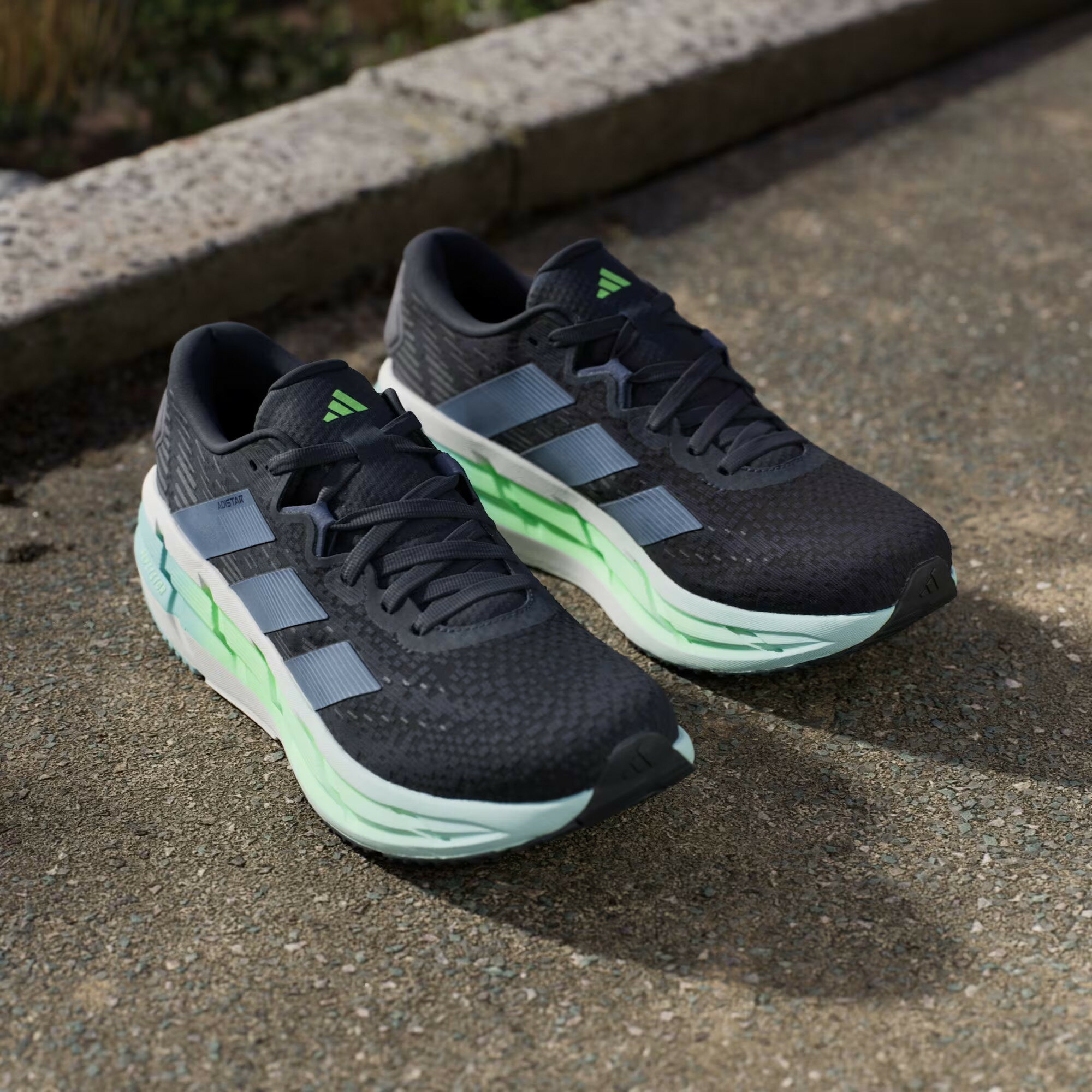  adidas （アディダス） カジュアル シューズ アディスター 4 ランニング / Adistar 4 Running Shoes 【ブラック/グレー/グリーン】 JR0310 ランニングシューズ ウイメンズ ランニングシューズ メンズ 男性用 ブラック 黒 灰 緑 25Q3 {SK}