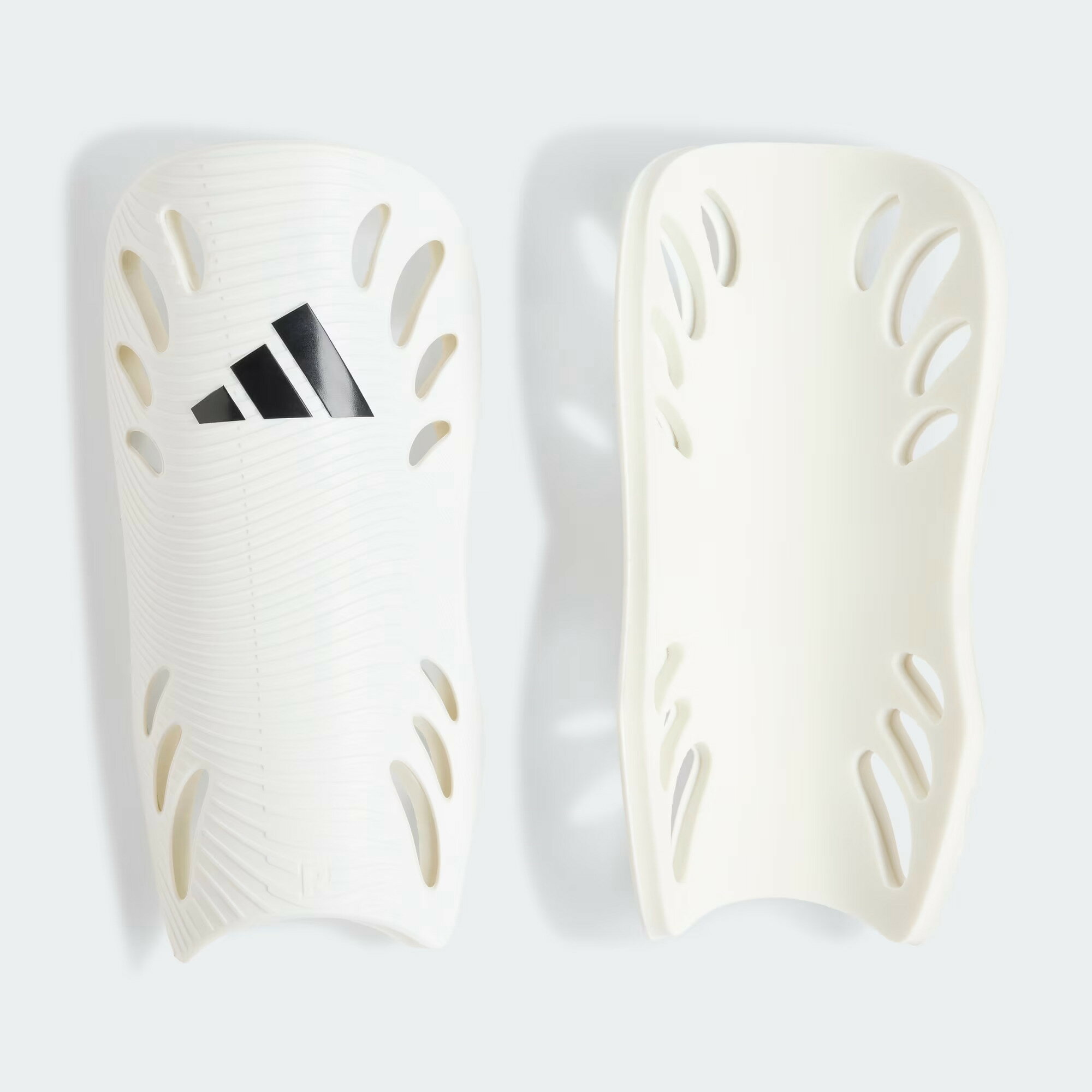 adidas （アディダス） サッカー マスク・プロテクター adiFlex シンガード 【ホワイト / ブラック】 UV711 KF4903 レガーツ 保護 すねあて メンズ レディース 男性用 女性用 アディダスジャパン シロ クロ 白 黒 2026 {SK}