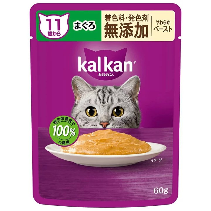 毎日の食事に、安心とおいしさと新食感を。着色剤・発色剤　無添加ペースト。11歳以上の猫に必要な全ての栄養素をバランスよく配合。原材料：肉類（チキン、ビーフ等）、魚介類（かつお、まぐろ等）、調味料（アミノ酸等）、ビタミン類（B1、B2、B6、B12、E、K、コリン、ナイアシン、パントテン酸、ビオチン、葉酸）、ミネラル類（Ca、Cl、Cu、Fe、I、K、Mg、Mn、P、Zn）、アミノ酸類（タウリン）、増粘多糖類、ポリリン酸Na使用方法：体重2kg：2．6袋、3kg：3．4袋、4kg：4．2袋、5kg：4．9袋、6kg：5．6袋、7kg：6．2袋　本製品には、成猫に必要な栄養がバランスよく含まれていますので、ドライフードの代わりに毎日のお食事として使用できます。1日の食事量は表を目安に、愛猫の運動量に合わせて与える量を加減してください。1日の食事量を2回程度に分けて与えてください。常に清潔で新鮮な飲み水をご用意ください。本製品を初めて与えるときは、今までの食事に少量混ぜ、1週間程度で徐々に増量しながら切り替えてください。使用上の注意：誤食防止のため、小児の手の届かない場所に保管してください。開封後は冷蔵庫に入れ、なるべく早く使い切ってください。発色剤不使用のため、開封後に内容物が変色することがあります。
