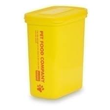 ペットフードの保存に。取っ手付きで使いやすく密封性の良いフードキーパー。取っ手付きで使いやすく密封性の良いフードキーパー原材料：本体：ポリプロピレン　フタ：ポリエチレン。