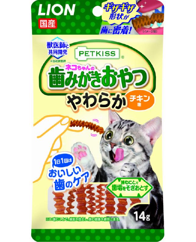 やわらかギザギザ形状のネコちゃん用歯みがきおやつ。噛んだときに歯面に密着してしっかり歯垢を除去。原材料：鶏ササミ、米粉、でん粉類、マグロエキス、還元水飴、大豆油、食塩、酵母エキス、サメ散骨抽出物（コンドロイチン含有）、カツオオイル、グリセリン、微粒二酸化ケイ素、ピロリン酸Na、炭酸Ca、グルコサミン、ポリリジン。幅×奥行×高さ=105×25×190(mm)。かたいおやつが苦手なネコちゃんのためのやわらかいチキン味の歯みがきおやつ。