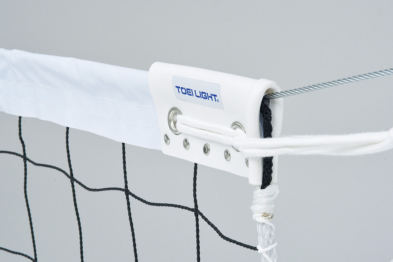 品名：バレーボールネットカラー名：ブラック商品本体サイズ（高さ×幅×奥行）：幅1m×長さ9.5m商品の説明：6人制バレーボールネット普及タイプ(新規格・上下白帯付)。素材・材質：ポリエチレン無結節、ベクトランコード7mm×15m、上下白帯/...