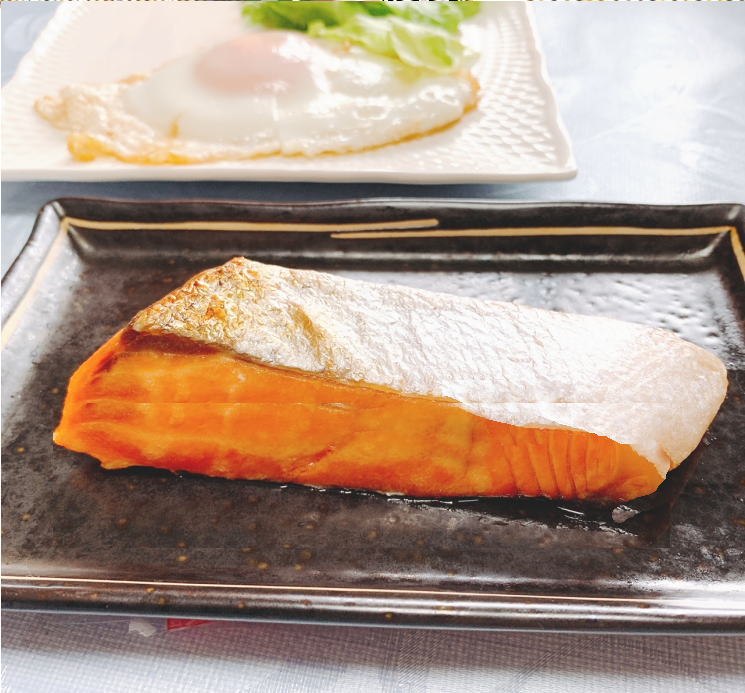 【トラウトサーモン：腹身（甘塩）】サーモン（サケ）の腹身。美味しい鮭のトロの部分！鮭　サケ　さけ
