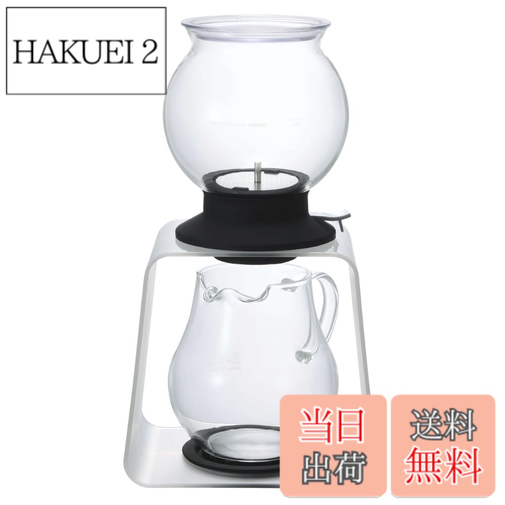 商品情報 商品の説明 商品紹介 抽出のタイミングを選べるティードリッパー 茶葉のジャンピングがおこりやすい丸いかたち ティードリッパーで抽出してからスイッチを押して一気にピッチャーへ注ぎ込む ピッチャーに氷を入れておけばアイスティーが手軽においしくいただける ●抽出のタイミングを選べるティードリッパーセットお茶を美味しく淹れる秘訣『茶葉のジャンピング』ティードリッパーラルゴは茶葉がジャンピングしやすい丸いかたちで紅茶を美味しく抽出します抽出が出来ればスイッチを押してピッチャーへ一気に注ぎ込めます付属のピッチャーは氷が落ちにくい注ぎ口になっているので、アイスティーも手軽に作れます 主な仕様 サイズ:[セット時]幅170x奥行134x高さ309mm[ドリッパー]直径130x高さ165mm・口径100mm[スタンド]幅170x奥行134x高さ160mmbr個装重量:1.2kgbr仕様:ドリッパー実用容量:800ml、ピッチャー実用容量:800ml、熱湯用、食器洗浄機使用可、電子レンジ:耐熱ガラス部のみ可原産国:スタンド、ドリップトレイ/中国 ティードリッパーラルゴ、アイスティーピッチャー/日本抽出のタイミングを選べるティードリッパー # 【送料無料】HARIO(ハリオ) ティードリッパー ラルゴ スタンドセット 800ml プレゼント ギフト 贈り物 TDR-8006T お茶を美味しく飲むためには、適切な抽出が欠かせません。そのため、ティードリッパーは多くの方に愛用されています。しかし、どのティードリッパーを選べばいいのか、悩むこともあるでしょう。そんな時、本商品「HARIO ティードリッパー ラルゴ スタンドセット」が解決策となります。この商品は、茶葉のジャンピングを促進する形状により、紅茶の風味を引き立てます。 さらに、抽出のタイミングを選ぶことで、自分好みのお茶が楽しめます。ピッチャーに氷を入れれば、手軽にアイスティーを作ることも可能です。このスタンドセットは、毎日のティータイムを特別なものにしてくれます。おしゃれなデザインも魅力的で、ギフトとしてもぴったり。お茶を愛する全ての方におすすめの一品です。まずは、詳しい特徴を見てみましょう。 ## 抽出のタイミングを選べるティードリッパーの魅力 「HARIO ティードリッパー ラルゴ スタンドセット」の最大の魅力は、抽出のタイミングを自由に選べる点です。多くのティードリッパーは、時間が経つにつれ味が変化しますが、この商品の特長として、自分の好みに応じた抽出時間を設定できます。これにより、毎日の茶葉の持つ風味を最大限に引き出すことが可能です。 製品のデザインは、茶葉がジャンピングしやすい丸い形状を採用しており、紅茶が均一に抽出されるため、味が濃くなり過ぎず、バランスの取れた風味が楽しめます。また、取り扱いも簡単で、初めての方でもストレスなく使用できる点が嬉しいです。 セットになっているピッチャーは、氷を落ちにくい注ぎ口が特徴。これにより、急冷されたアイスティーを簡単に作ることができ、夏の暑い日や、おもてなしにも最適です。お茶を淹れる楽しみが広がるこのティードリッパーを使えば、日々のリラックスタイムがより素敵なものとなることでしょう。 ## 様々なお茶に対応したデザイン 「HARIO ティードリッパー ラルゴ スタンドセット」は、800mlの実用容量を持っており、家族や友人と楽しむのに十分な量を抽出できます。ドリッパーとスタンドの2つのパーツで構成されており、置き場所を選ばない設計がされています。特に、スタンドはしっかりとした作りで、安定性が高いのがポイントです。 使用後は分解して洗いやすいのも嬉しい特徴。手間をかけずに清潔な状態を保つことができるので、毎日気持ちよくお茶を楽しむことができます。また、熱湯が使用でき、電子レンジにも対応しているため、忙しい合間でも簡単に使えます。 ハリオ特有の耐熱ガラスは、熱源からの影響を受けにくく、安定したパフォーマンスを発揮。家族の好みやシーンに応じた様々なお茶を楽しむ手助けをしてくれます。どんなシーンでも、ティータイムを充実させてくれるアイテムと言えるでしょう。 ## 贈り物にも最適な洗練されたデザイン 本商品は、洗練されたデザインで、ギフトとしても喜ばれること間違いなしです。特に、引き出物や結婚祝い、誕生日プレゼントとして、ティー好きな方への贈り物に最適です。おしゃれで機能的な商品は、贈る相手の生活に華を添え、毎日のティータイムを優雅なものにしてくれるでしょう。 デザインだけでなく、利便性が高いこともポイント。日常使いや特別な場面で使うことができ、使い勝手も良いです。届いたその日から、すぐに使える点が贈り物としての魅力を更に高めています。特に、家計を気にせず使える自宅でのティータイムは、ストレス解消にも役立ちます。 さらに、使った後のメンテナンスも簡単で、友人や家族と一緒に楽しむ機会も増えるでしょう。贈り物としてだけでなく、自分自身のお茶タイムを素敵に演出するアイテムとしても、ぜひ手に取ってみてはいかがでしょうか。 ## まとめ - HARIO ティードリッパー ラルゴ スタンドセットは、自分好みで抽出できるのが魅力。 - おしゃれなデザインは、ギフトにもぴったり。 - 様々なお茶に対応したデザインで、使いやすさを追求。 - 簡単な手入れで、毎日気持ちよく使用可能。 自宅でのティータイムを特別なものにしてくれるこの商品を、ぜひ手に入れてみてください。毎日のひとときが、より豊かなものになることでしょう。