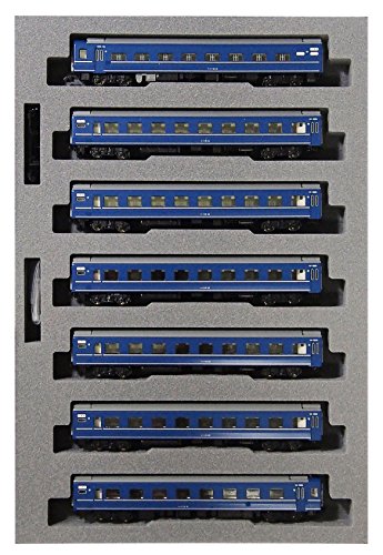 商品情報商品の説明説明 製品は昭和60年 (1985)前後、国鉄時代の13両編成。「あかつき」編成のほか、昭和59年 (1984)~昭和61年 (1986)の「明星」・「あかつき」併結編成、昭和61年 (1986)以降に見られた「彗星」の編成が再現できます。 スハネフ15は、新規金型。発電機を持つスハネフならではの床下機器、車体側面の給水口・ルーバーや屋根の排気口を的確に再現。 寝台側のルーバーは埋設された状態を表現。 全車ともにテールライト点灯 (消灯スイッチ付)、変換マーク装備。「あかつき」「明星」「彗星」「さくら」を収録、全てイラストタイプ。 号車サボ、側面行先表示印刷済。行先表示は長崎編成「特急 あかつき 長崎」/佐世保編成「特急 あかつき 佐世保」で設定。 他の運用・列車の再現用に、行先表示シールを付属。 カプラーは全車ボディマウント。スハネフ緩急室側はアーノルドカプラー、中間連結面は密自連カプラーで設定。 [セット内容]スハネフ15 19、オハネ15 31、オハネ15 32、オハネ15 35、オハネ15 22、オハネ15 25、スハネフ15 18、変換マーク用ドライバー、ジャンパ栓×2、交換用ナックルカプラー、行先表示シール ()主な仕様 JR西日本商品化許諾申請中