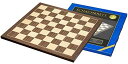 商品説明 日本の環境に適したチェス盤をドイツのPhilos社より厳選しました。 全体の大きさに対してマス目が大きくなるよう、無駄を省いて設計されています。 マス目のサイズが5cmと大きめですので大抵の駒で遊ぶことができるでしょう。 FIDEの規定（5~6cm）も満たしています。 大きな駒が大半の高級駒を合わせるのにもちょうど良いチェス盤です。 クルミとカエデの寄木細工は駒の存在感を引き立ててくれるでしょう。 インテリア用のチェス盤としてもおすすめです。 商品情報 チェス盤サイズ：約 45 x 45 x 1.3 cm / マス目 : 約 50 mm 材質 : クルミ（Walnut）、カエデ（Maple） 製法 : 寄木細工（Inlay）、光沢仕上げ 裏面四隅にゴム製の滑り止め付き。ランク、ファイルの表記なし。裏面四隅にゴム製の滑り止め付き。ランク、ファイルの表記あり 【注意】下記の点にご理解の上、ご購入をお願い致します。下記の理由による返品はお受けできません。 ・メーカーの都合によりデザインが変更にり、商品写真と差異がある場合があります。 ・輸入品のため、パッケージや外箱にダメージがある場合があります。 ・説明書などが付属する場合、英語になります。