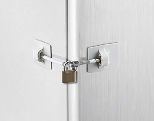 商品情報 商品の説明 White refrigerator lock with keyed padlock This refrigerator lock is a great way to protect your refrigerator contents. When installed correctly, plates will not come off forever. Be sure to read the ... 主な仕様 非常に頑丈。 高い安全性。 この高品質な白のロックが冷蔵庫を守ります。薬や酒から昼食にいたるまで、誰の手にも渡しません。 穴開け不要。 出来るだけ強力な両面テープをご使用ください — 正しく取り付けられた場合、プレートは永久にくっついたまま剥がせなくなります。Master Lockの真鍮製キー式南京錠が付属します。 子どもが誤って開けないようにするのはもちろん、本品の威力はそれ以上です。—この冷蔵庫用ロックの強度は、乳幼児から大人まで対応します。 - - 詳しい寸法と使用については、以下に記載しています — 画面下にスクロールして、詳しい情報をご覧ください。