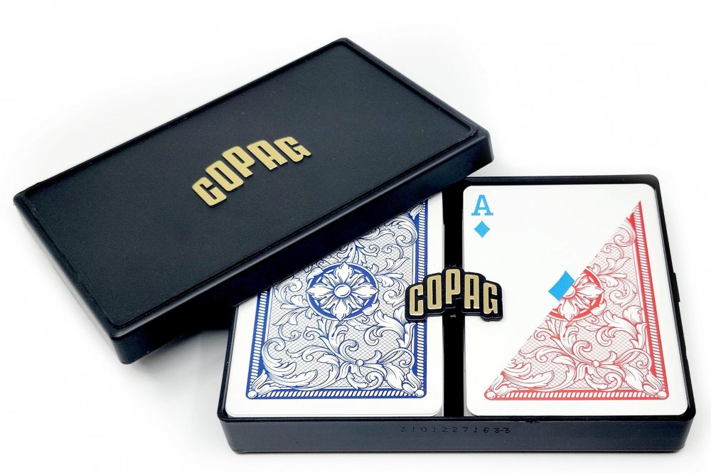 COPAG 4色 ポーカーサイズ レギュラーインデックス ダブルデッキ トランプ プラスチック カード プロ マジック 手品 レッド/ブルー