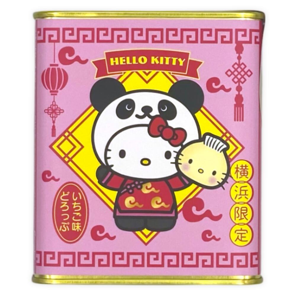 この商品は常温でお届けします。 中華街ハローキティドロップ いちご味 サンリオの缶入りドロップ 子供から大人まで世代を超えて愛される、懐かしい缶入りのドロップスです。 横浜限定の、ハローキティ中華街バージョンのパッケージで登場。 こちらのお味はいちご味です。 お土産にピッタリです！ 中華街ハローキティドロップ いちご味 名称 キャンデー 内容量 85g 原材料名 水飴(国内製造)、砂糖、いちごピューレ/酸味料、香料 賞味期限 枠外缶底記載 販売者 (株)ジー・ウェイブ 製造者 (株)ろすまりん 保存方法 直射日光、高温多湿をお避けください。 外寸 縦9.5cm×横8cm×幅3.5cm 発送温度帯 常温 同梱について 冷凍や冷蔵の商品を同時にご注文いただく場合は、 別途送料が必要です。※カードの種類は順次追加予定でございます。
