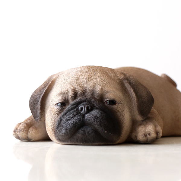 Rakuten - 犬 置物 オブジェ アニマル 子犬 かわいい おしゃれ ドッグオーナメント 玄関 エントランス パグ ガーデンオーナメント イヌ いぬ ペット 動物 うつ伏せパグの小さな置物