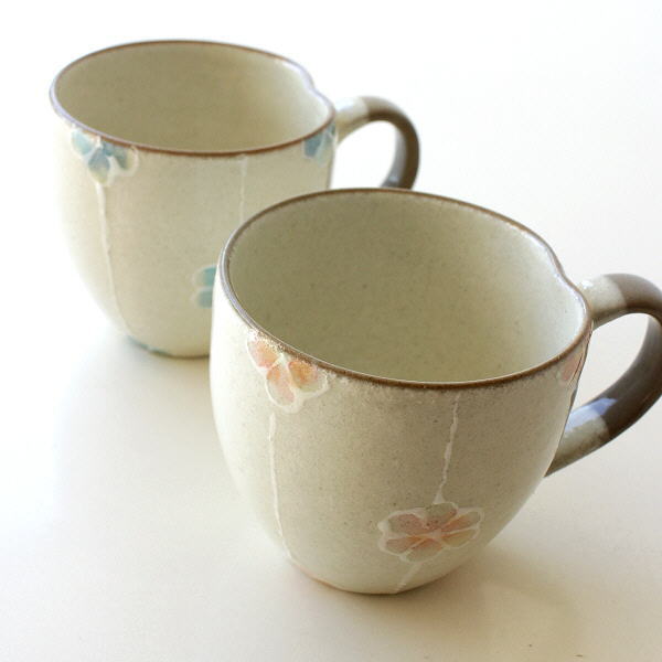 マグカップ おしゃれ 瀬戸焼 日本製 陶器 花模様 花柄 コーヒーカップ 和風 和モダン 大人可愛い かわいい 電子レンジ対応 食洗機対応 焼き物 土物 手作り 女性 両親 祖父母 誕生日 プレゼント ギフト ラッピング 彩りクローバーマグ2カラー