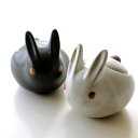 塩入れ ソルトポット 容器 陶器 おしゃれ うさぎ 白 黒 かわいい スプーン付き 日本製 小さな陶器のうさぎポット 2カラー