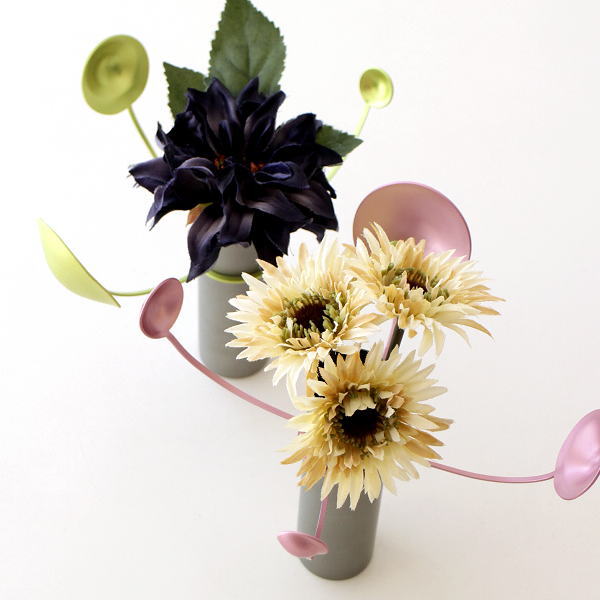 フラワーベース おしゃれ 花瓶 花器 一輪挿し アルミ オブジェ シンプル モダン スタイリッシュ 玄関 日本製 デザイン インテリア アルミのフラワーベース LILY 2カラー