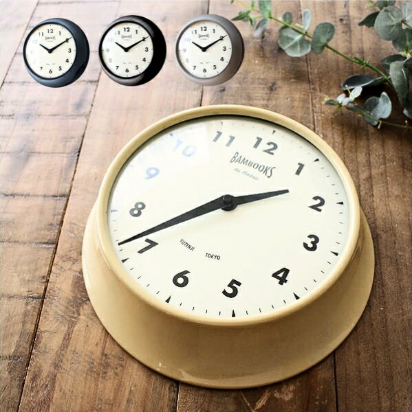 クラシックテイスト スッキリシンプルな文字盤の掛け時計は 丸くふっくらとしたフレームやガラス 文字盤の優しい色合いが 温かい雰囲気を感じさせます 静かに時を刻むスイープムーブメントで 寝室や書斎など ゆったりくつろぐ リラックス空間にもオス...
