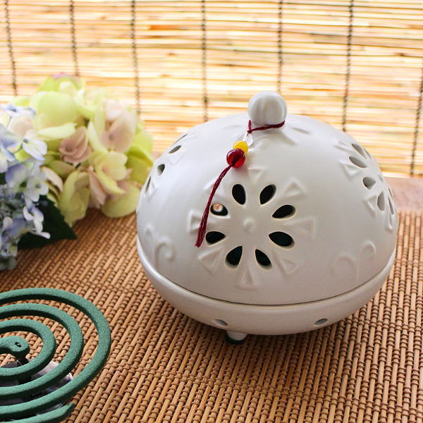 蚊取り線香入れ おしゃれ 陶器 蚊遣り 蚊やり 蚊遣り器 蚊遣器 蚊取り線香ホルダー 和風 かわいい 蚊取線香 立て スタンド シンプル アンティーク 横型 焼き物 蚊取り線香ケース モダン 庭 屋外 蚊取り線香 入れ物 虫除け 陶器の蚊遣り クレマチス ホワイト