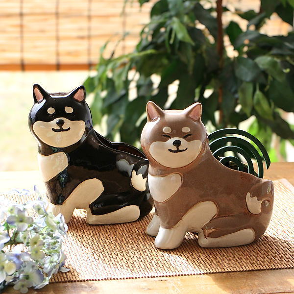 蚊取り線香入れ 陶器 柴犬 置物 おしゃれ かわいい 縦型 蚊取り線香ホルダー 蚊遣り 蚊やり 蚊取り線香立て 蚊取り線香スタンド 蚊遣り器 屋外 室内 和風 可愛い インテリア オブジェ 動物 花入れ 小物入れ 陶器の蚊遣り 柴犬 2カラー