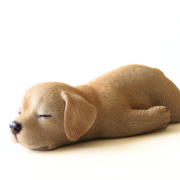 Rakuten - 犬 置物 子犬 オブジェ ラブラドールレトリバー すやすや 眠る姿 寝てる かわいい 可愛い リアル 小さい レジン製 雑貨 インテリア 玄関 デスク 犬好き ギフト プレゼント スヤスヤ子犬の置物
