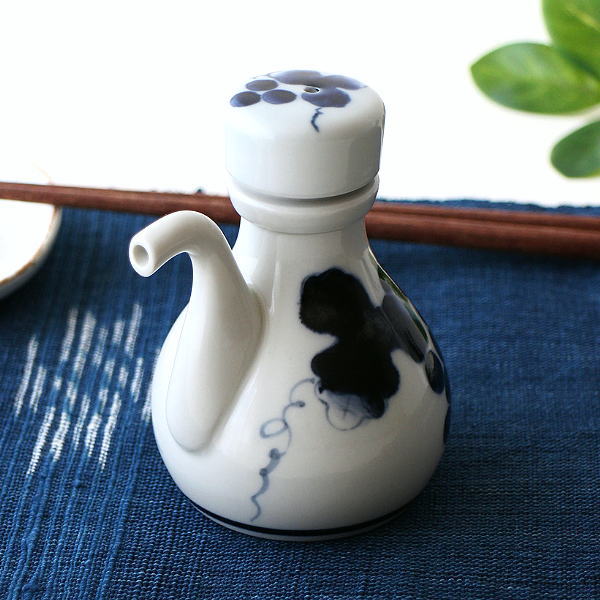 Rakuten - 醤油さし 醤油差し 波佐見焼 磁器 陶器 日本製 ネジ式蓋 おしゃれ 卓上 醤油入れ お酢入れ 調味料入れ 陶器の醤油さし 藍ぶどう