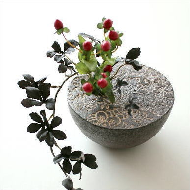 和室に花を飾りたいので、和風でおしゃれな花瓶を見つけたい！陶器で素敵なのはありませんか？