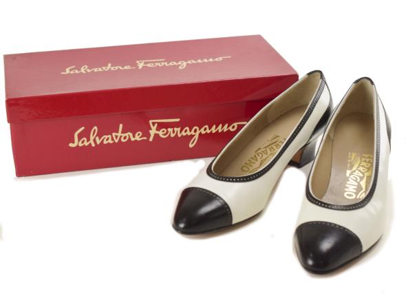 【中古】Salvatore Ferragamo サルバトーレ・フェラガモ ヒール パンプス コンビ 白 黒 バイカラー 7C レディース