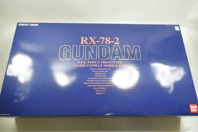 【中古】【美品】BANDAI 未使用品 GUNDAM ガンダム RX-78-2 2号機 1/60スケール PERFCT GRADE プラモデル ガンプラ 未組立