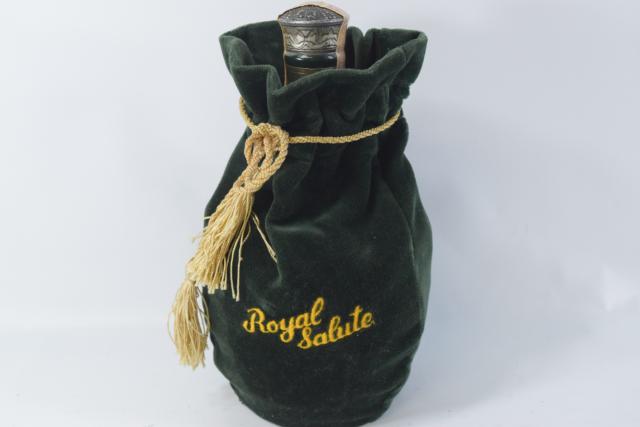 【未開栓】ロイヤルサルート ROYAL SALUTE 21年 緑 陶器ボトル 700ml 袋付 【中古】