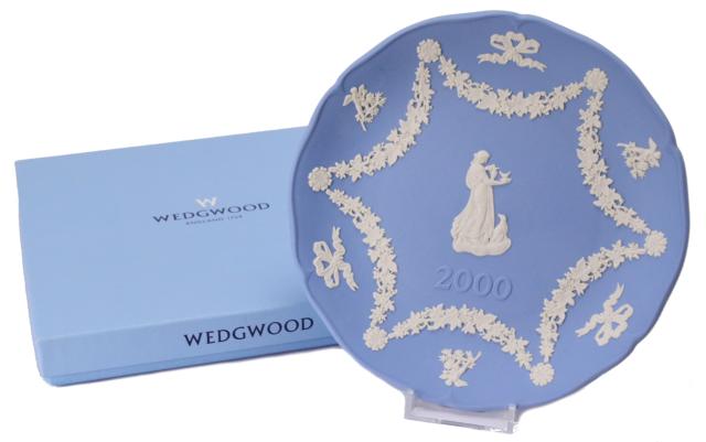 【中古】【美品】Wedgwood ウェッジウッド 未使用保管品 イヤー プレート お皿 2000 イギリス製 箱付 食器