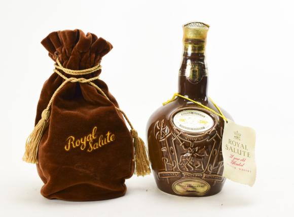 【未開栓】ロイヤルサルート ROYAL SALUTE 21年 陶器ボトル 茶 ブラウン 750ml 保存袋付 送料込み 【中古】