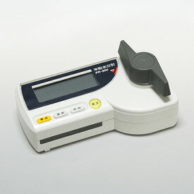 型番PR-900 商品説明【特長】 ●米粉と原料精米の水分測定 ●平均水分表示が可能 ●自動温度補正、自動穀温補正機能搭載 【仕様】 ●測定対象：米粉、精米 ●測定方式：電気抵抗式 ●測定範囲：米粉/8.0〜18.0％、精米/11.0〜20.0％（但し米粉は20℃以上。20℃以下で測定した場合、低水分試料の測定精度は下がります） ●測定精度：米粉/標準誤差0.25%(1σ）/135℃・3g・1時間法、精米/標準誤差0.25%(1σ）/105℃・5g粉砕・5時間法 ●表示方式：デジタル（LCD、最小表示桁0.1％、バックライト付き） ●使用温度範囲：5〜40℃ ●温度補正：サーミスタによる自動温度補正 ●電源：電池1.5V（単3）×4、オートパワーオフ機能5分 ●消費電力：最大0.3W ●サイズ：164(W)×94(D)×64.5(H)mm ●重量：0.44kg ●付属品：試料皿4枚（米粉用、精米用各2枚）、金属円板3枚、掃除用ブラシ2種、ピンセット付定量スプーン、電池1.5V（単3）×4、キャリングケース
