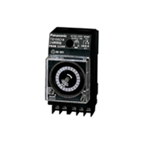 型番EA763A-31 商品説明●メーカー…パナソニック（Panasonic）\n●型番…TB15601K\n●設定…24時間型（15分単位）\n●仕様…結線式\n●電源…AC100-220V\n●回路数…1回路\n●回路構成…別回路\n●接点構成…1c\n●抵抗負荷…15A\n●接点容量…抵抗：15A\n白熱灯：7.5A\n誘導：10A\nモーター：AC100V・450W、AC200V・750W\n最小適用負荷：DC5V 10mA\n●サイズ…50×77×99(H)mm\n●重量…210g\n●駆動方式…クォーツモータ式\n●出力方式…タイマー出力\n●許容電圧変動範囲…AC85-250V\n●周波数…50-60Hz\n●消費電力…AC100V時 1W\nAC200V時 2W\n●電源表示…緑LED表示\n●停電補償…300時間(ニッケル水素電池使用)\n●時間精度…±15秒/月（25℃にて）\n●動作時刻精度…±5分以内\n●接点開閉回数(抵抗負荷)…2万回\n●取付方法…分電盤・DINレール・露出\n●24時間式タイムスイッチ\n●設置には電気工事士の資格が必要です。\n
