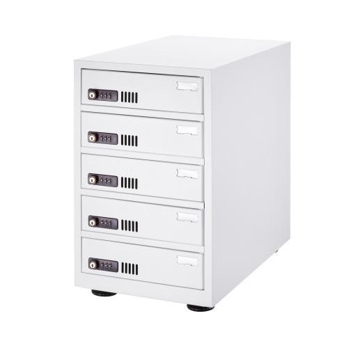 型番EA954HC-468 商品説明●メーカー…サンワサプライ\n●型番…CAI-CAB112W\n●カラー…ホワイト\n●サイズ…W310×D520×H493.5mm ※高さはキャスターアジャスターを含まず収納有効内寸/W275×D382×H65mm\n●重量…17.4kg\n●梱包…1個口/370×600×560mm・18.5kg\n●出荷形態…組立出荷（キャスター、アジャスターはお客様取付け）\n●材質…本体/スチール（エポキシ樹脂粉体塗装）\n●総耐荷重…10kg1ヶ所あたり/2kg\n●セット内容…本体、検索キー×1個、バックパネル用鍵×2個（150種類）、キャスター（ストッパー付き×2個・ストッパーなし×2個）、アジャスター、ネームプレート用カード（5枚）、傷防止用PPシート（5枚）\n●5台のタブレット、Chromebookなど14インチ程度までの機器を個別に管理できる保管庫です。\n●鍵はダイヤル錠を採用しており、使用者が鍵を紛失する心配がありません。万が一暗証番号がわからなくなった場合、検索キーで暗証番号を検索することができ、管理しやすくなっています。\n●機器収納部の背面にケーブル口があるので、収納したまま充電ができます。\n●アクリル板のネームプレート付きで、名前や機器名を目視で管理できます。\n●背面にタップ収納スペースがあり、電源の確保、配線が綺麗に行えます。\n●キャスター、アジャスターの両方が付属しており、組み立て時にどちらかの取付けが選べます。※同時取付けはできません。≪ご注意≫※幅が小さいため、移動の際は段差などでの転倒にご注意ください。\n