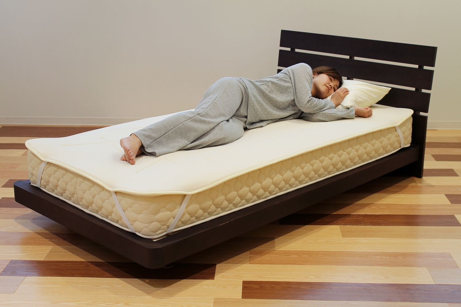 ルナール マットレスがヘタってきたらこの一枚!敷くだけ寝心地復活敷マット サイズ:ダブル=140x200cm アイボリー [2]