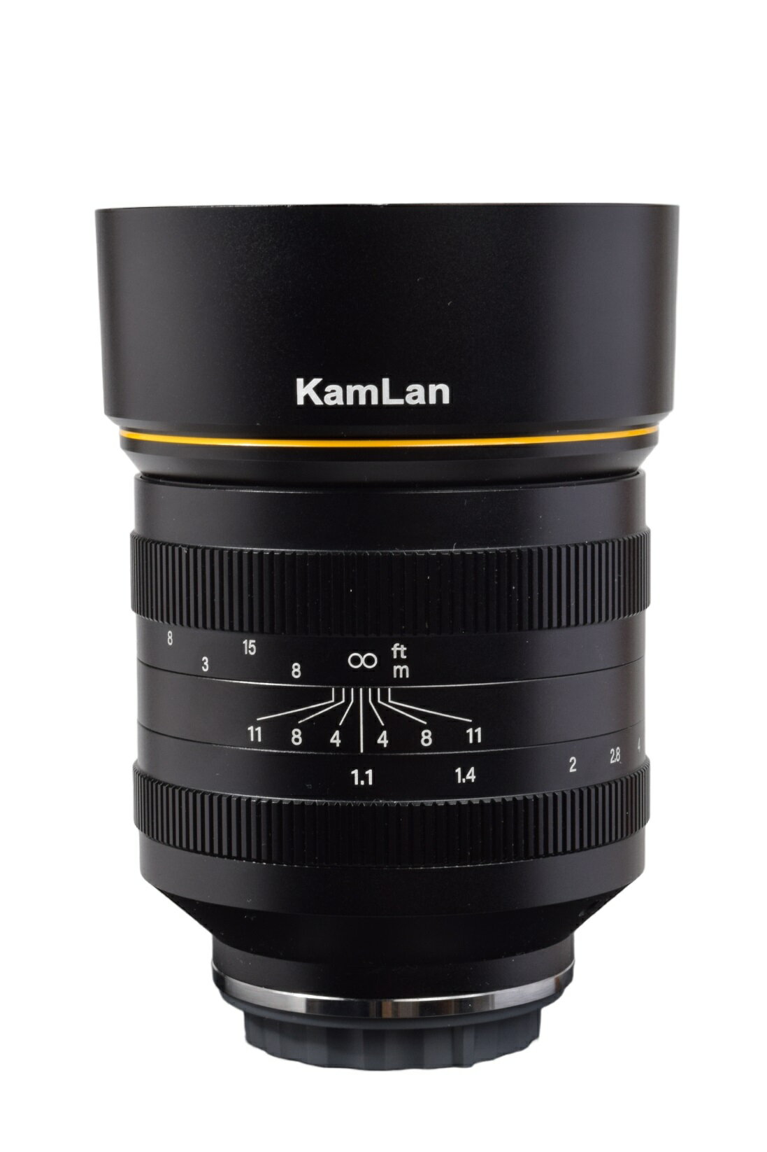 型番KAM0033 商品説明APS-C用に設計されたハイスピードレンズです。フルサイズ換算で105mmの中望遠レンズに相当する70mmという焦点距離は、ポートレートをはじめとする様々な用途にご使用いただけます。 仕様焦点距離：70mm、F値...