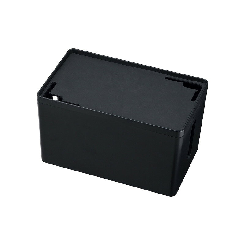 型番CB-BOXP1BKN2 商品説明【特長】 見苦しい配線がスッキリ、上面に機器が置ける収納ボックス　Sサイズ 電源タップやケーブルをキレイに収納できるボックスです。 ボックス上部はラバー塗装仕様なので、スマートフォンなどがキズつくことなく安心して置くことができます。 左右、上部の3面にケーブル口があり、電源回りをスッキリ配線できます。 オフィスやご家庭でも使用可能なシンプルなデザインです。 熱に強い素材と熱がこもりにくい構造で、火災を引き起こす心配がありません。 ケーブルは小さく束ねないでください。発熱して危険です。 ボックスを重ねることができるスタック構造です。 底面に滑り止めのゴム付きです。 【仕様】 カラー：ブラック サイズ：W230×D140×H132mm（Sサイズ） 重量：563g 梱包：1個口/235×145×138mm・0.658kg 材質：ケース/ABS樹脂「UL94 V-0」グレード