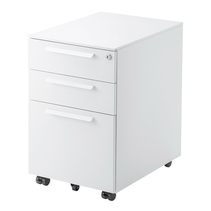 型番SNW-106W 商品説明【特長】 書類・小物が整理しやすい3段タイプのキャビネットです。 書類・小物が整理しやすい3段タイプのキャビネットです。 引出しは1段ずつ開閉できるセーフティロック機構を採用しています。 引き出し上段にはペントレーが付属します。 引き出し下段には仕切板が付属し、A4ファイルの収納に便利です。 3段ともダブルスライドレールを使用しており、引き出しのほぼ全体を引き出すことができます。 全ての引き出しを一括で施錠・解錠することができます。 ＜ご注意＞ キャスターは設置時の利便性を考慮し付属しております。物を収納したまま移動しないでください。 【仕様】 カラー：ホワイト サイズ：W390×D534×H600mm※取っ手を除く本体の奥行きは520mm。天板/W390×D520×t10mm引き出し内寸/（上段）W325×D470×H68mm（中段）W325×D470×H68mm（下段）W325×D470×H245mm 重量：19kg 梱包：1個口/460×580×660mm・22.5kg 出荷形態：組立出荷 材質：スチール（エポキシ樹脂粉体塗装） 鍵の有無：有（番号/601〜800） 総耐荷重：40kg（天板部均等耐荷重 30kg） セット内容：本体、トレー、仕切板（1枚）、鍵×2個