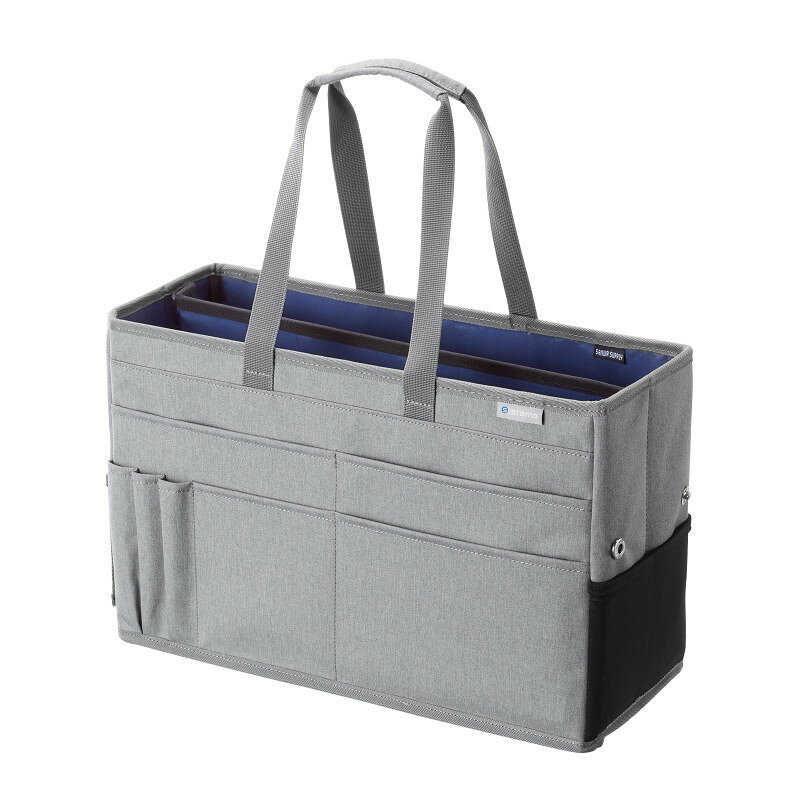 型番BAG-TW7GY 商品説明【特長】 パソコンや書類を簡単に持ち運べて会議や保管にも便利なBOX型バッグ。 パソコンや書類などを入れてのちょっとした移動に最適です。 長めのハンドルで肩にかけることができます。 芯材入りでしっかり自立しますので保管にも便利です。 ネームホルダーに名刺を入れて個別管理ができます。 ペン差しや小物ポケット、底鋲付きです。 外側にはペットボトルも収納できるポケット付きです。 使わないときはコンパクトに折り畳めます。 【仕様】 セット内容：バッグ本体、底板、仕切り×1 カラー：グレー 撥水加工：なし 材質（表装）：ポリエステル 重量：約1030g 内寸：約W390×D150×H255mm 対応機種：15.6型ワイドまでのノートパソコン