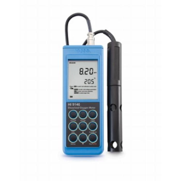 型番 HI 9146-10N 商品説明 【特長】 ポーラロ電極法を採用 4000mまでの高度補正機能 80g/Lまでの塩化物補正機能 画面が大きく温度も同時表示 GLP機能を搭載 温度も同時表示 日常防水機能付き 【注意事項】 商品画像はイメージです。実際の商品とは異なる場合がございます。 掲載商品の仕様は予告なく変更する場合や取扱いを中止する場合もございますのでご了承ください。 国内での使用に限ります。 【仕様】 質量(g)：300 校正：自動で1点または2点校正 高度補正：0〜4000m (検出単位100m) 電源：単四アルカリ電池3個 測定範囲：(溶存酸素)0.00〜45.00ppm (mg/L)、(酸素飽和度)0.0〜300.0%、(温度)0.0〜50.0℃ 温度補償：自動 (0〜50℃) セット内容：本体、DO電極(HI 76407/4F)、メンブラン2個、電極電解液(HI 7041S)、単四アルカリ電池3個、樹脂製保護ケース、取扱説明書他 精度：(溶存酸素)±1.5%FS、(酸素飽和度)±1.5%FS、(温度)±0.2℃ 寸法(長さL×幅W×厚さ)(mm)：185×72×36 防水仕様：日常防水 ケーブル長(m)：10 補正機能：塩化物補正：0〜80g/L (検出単位：1g/L) 測定方法：ポーラロ電極法