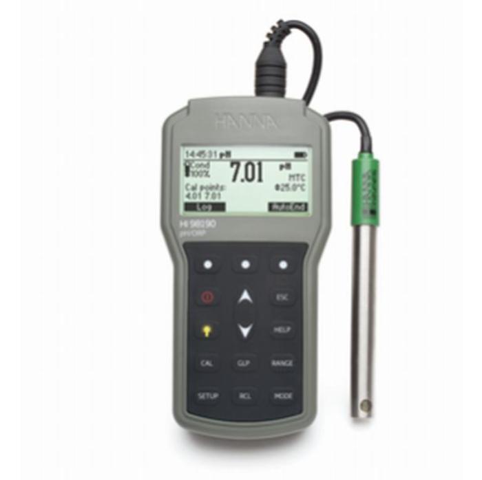 型番 HI 98190 商品説明 【特長】 pH/ORP/ISE/℃の測定が可能な高性能ポータブル計です。 【特長その1：性能】 卓上型の精度性能を実現 pHとISEは5点校正まで行えます ハンナ独自の校正チェック機能により、pH電極の状態表示(%)や校正を行った標準液を測定画面に表示 次回の校正時期に画面通知できる機能があり、精度の維持が容易 PC接続用のソフトウェアとmicro USBケーブルが標準付属 測定安定時に自動で数値を固定できる自動ホールド機能が付属 ISEの測定は17種類まで可能(HI 98191のみ、別途ISE電極が必要) GLP機能により前回の校正情報を確認 【特長その2：強さ】 野外使用に適した機能を装備 IP67の防水機能 人間工学に基づいたデザイン 電極の抜き差しが簡単な簡易型DINコネクター 標準液やビーカーが標準付属で持ち運びも簡単 すべての付属品が収納できるキャリングケースは頑丈かつ厚さ85mmのコンパクト設計 野外使用に便利なバックライト機能 約200時間の継続使用が可能(バックライト未使用時) 【注意事項】 商品画像はイメージです。実際の商品とは異なる場合がございます。 掲載商品の仕様は予告なく変更する場合や取扱いを中止する場合もございますのでご了承ください。 国内での使用に限ります。 【仕様】 質量(g)：400 校正：(pH)5点まで校正、(スロープ)80〜110% 検出単位：(pH)0.1；0.01；0.001pH
