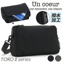 アンクール Un coeur ショルダーバッグ ユニセックス TORO ll ミニショルダー ショルダー スクエア型 斜め掛け ななめ掛けバッグ スクエアショルダー かばん 肩掛け 散策 旅行 カジュアル シンプル 黒 ブラック 機能的 旅行 散歩 バッグ A6 ヨコ型 撥水加工 K903062