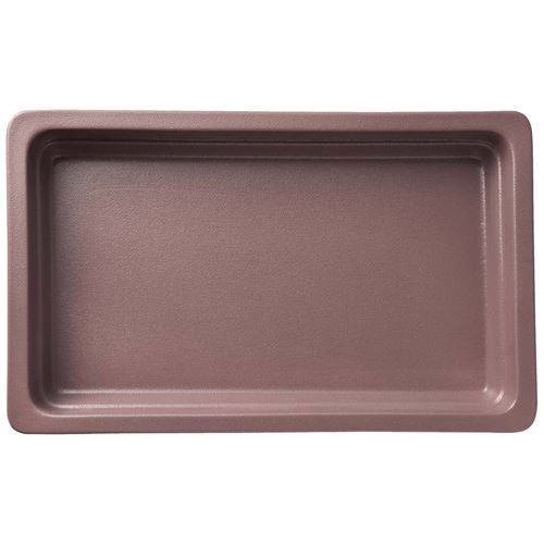 商品情報商品名：ラックポーセレン ガストロノームパン 角型 浅 1／2 チェスナッツブラウン商品番号：aa1-3033880JANコード：6294009474212サイズ：幅326×奥行き：265（mm）重量：1.3kg容量：1300cc材質：磁器ポイント●確固としたタフさ（強度）とデザインを合わせ持つ●RAKブランドの中でも世界的に人気で販売実績の高いシリーズ●ホットセレクション・コールドセレクション・ブレッドセレクションなどほとんど全てのディスプレイをカバーできる種類の形状を展開●最大の魅力は驚きのカラーバリエーション配送料について【ご注意】画面上の色はブラウザやご使用のパソコンの設定により実物と異なる場合があります。JANコード：6294009474212